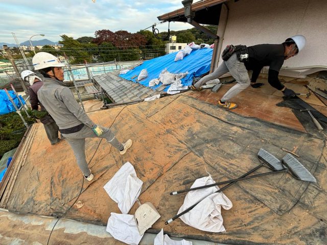 福岡市中央区で瓦を撤去した屋根