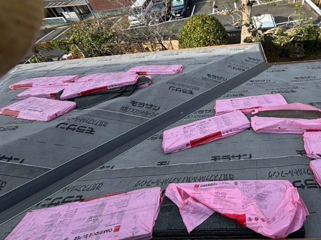 福岡市中央区の葺き替え工事で設置された谷板金