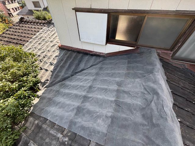 糸島市にて防水シートの上貼り工事。築50年木造住宅で5年続いた雨漏りを低コストで解決