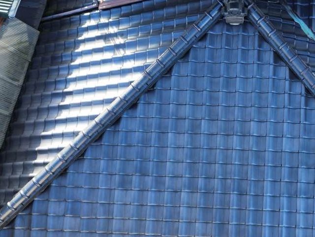 春日市でズレた棟を直す前の屋根