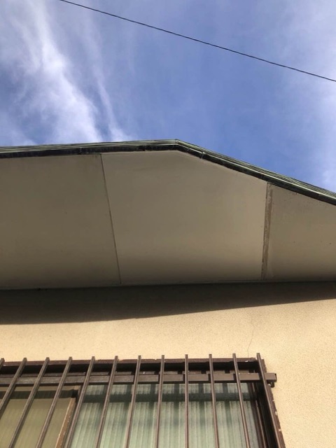 福岡市中央区の屋根工事、軒天の施工完了