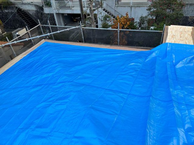福岡市南区の防水紙施工途中の降雨対策