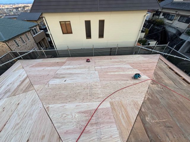 福岡市南区で屋根の軽量化を希望、平屋住宅の雨漏り修理における「野地板」の新設