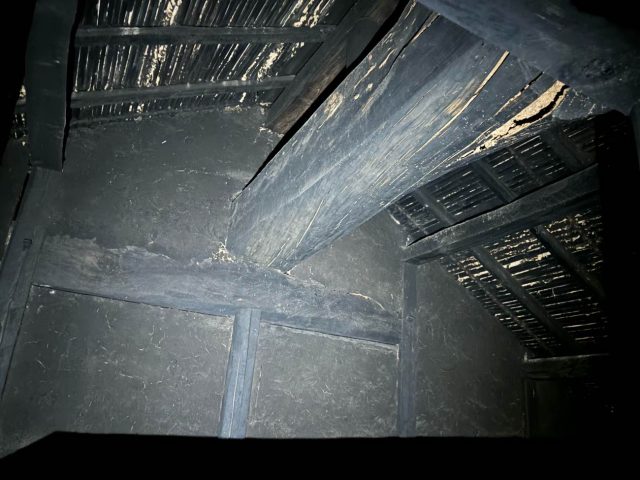 糸島市で雨漏りした住宅の屋根裏
