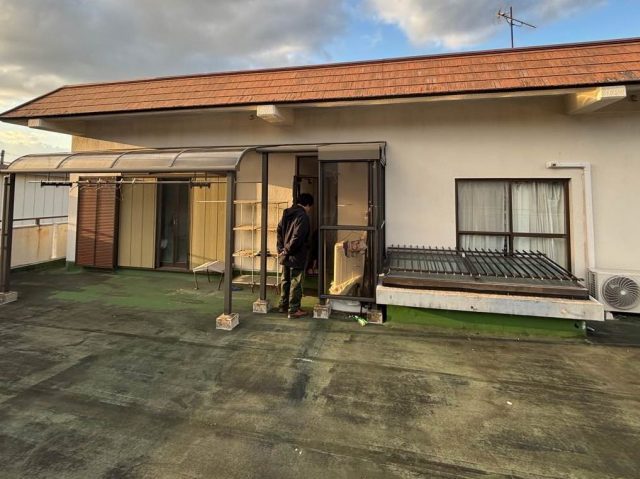 福岡市西区の防水層が劣化している屋上