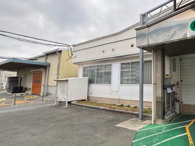 大牟田市で屋根カバー工事を行う工場