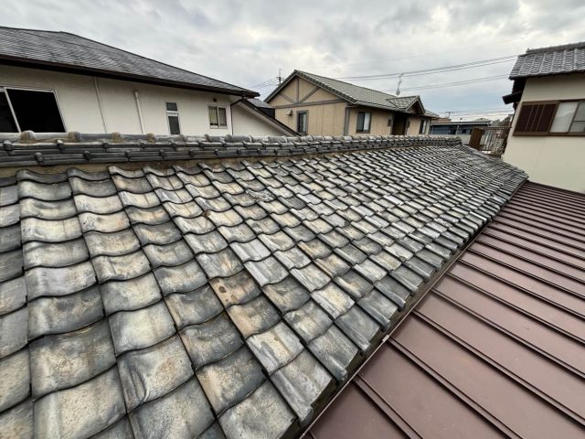 志免町の老朽化した瓦屋根