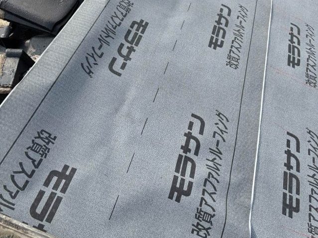 春日市の葺き直し工事で敷設した改質アスファルトルーフィング