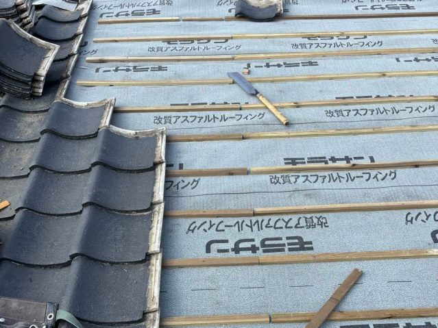 春日市の屋根リフォームで固定される桟木