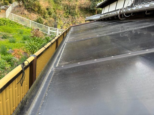 糸島市で樹脂屋根を調査