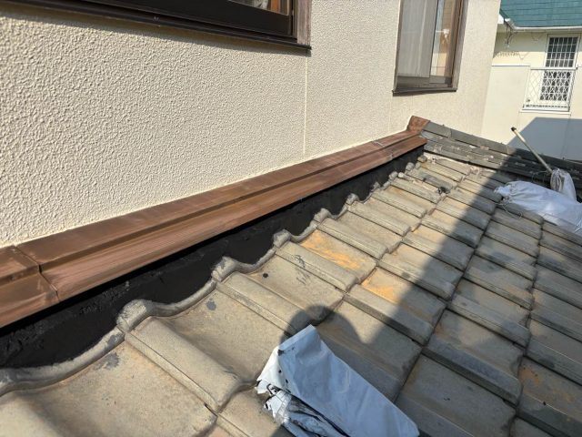 那珂川市の瓦葺き直し工事に伴い漆喰塗り上げ