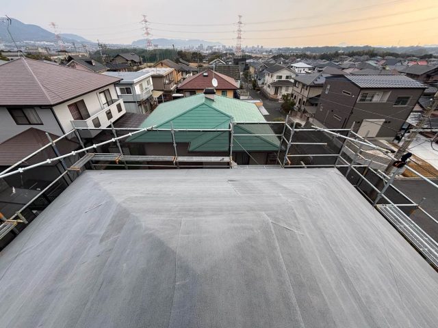 糸島市のカバー工事で敷かれた防水シート