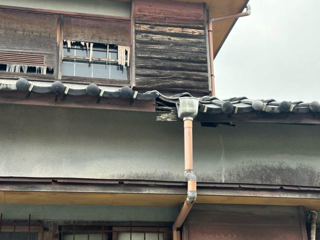 福岡市西区の破損した雨樋