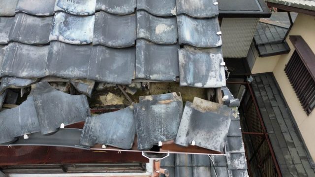 福岡市西区の崩落寸前の瓦