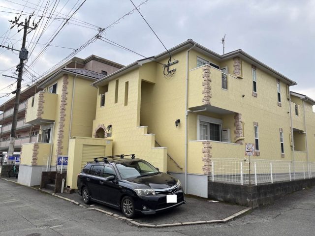 福岡市博多区にてアパート屋根リフォーム前の現地調査｜スレート屋根の割れ・反りを確認