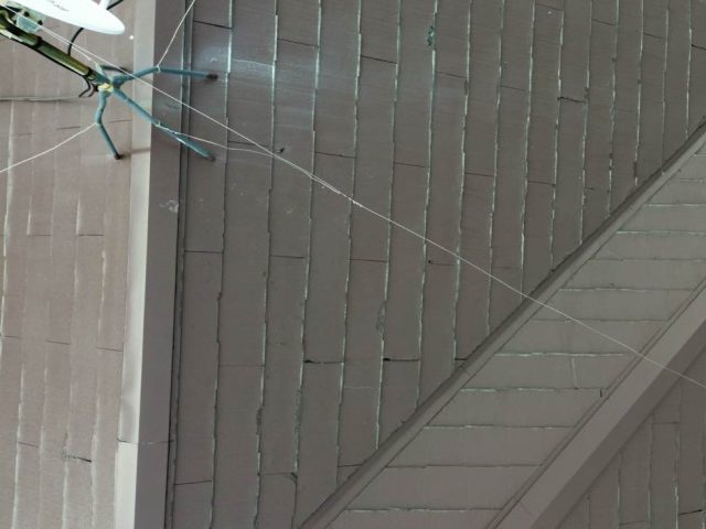 福岡市博多区の色褪せた屋根のスレート