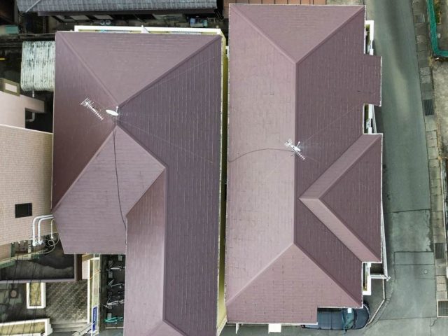 福岡市博多区で屋根調査中のアパート屋根上空写真