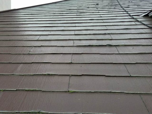 福岡市博多区の苔も生えたスレート屋根