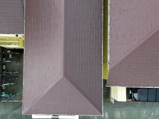 福岡市博多区でスレート屋根を調査中