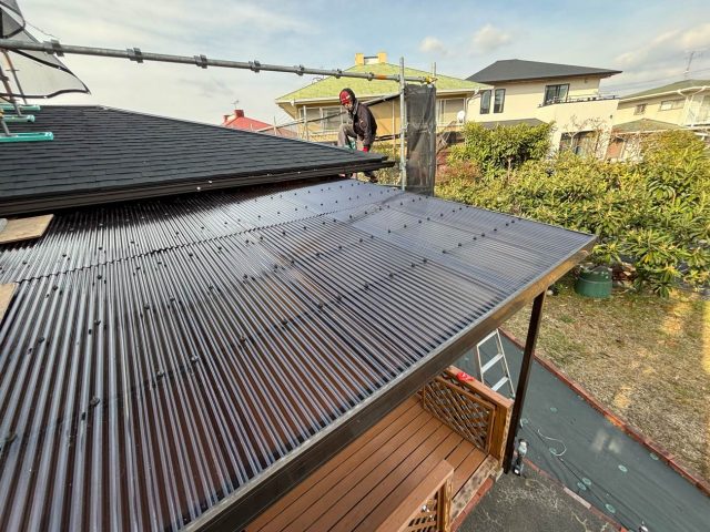 大野城市の新しい波板に交換された屋根