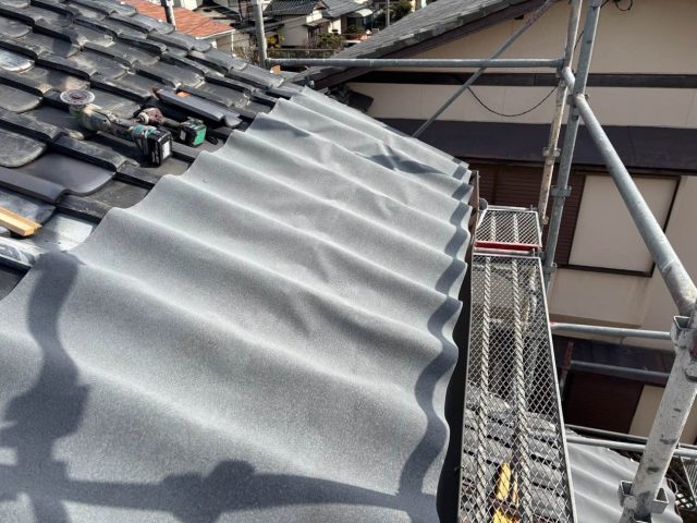 福岡市西区の葺き直し工事で設置した防水紙