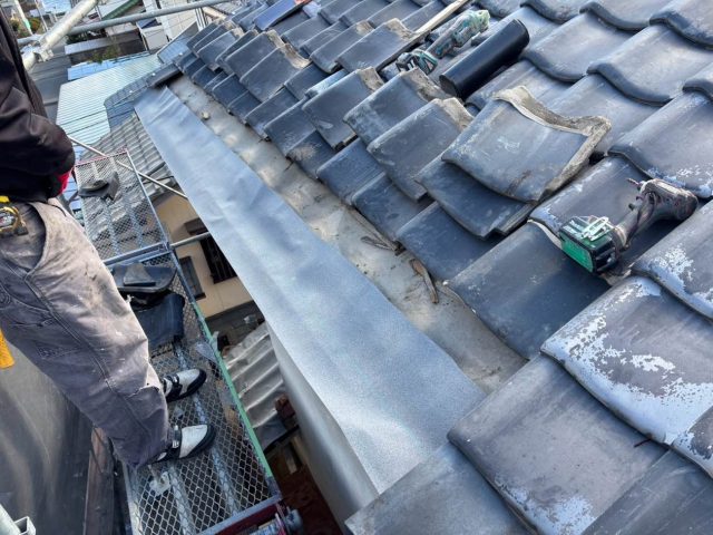 福岡市西区にて瓦屋根の部分補修と葺き直し工事｜ずれ・割れ瓦を台風前に対策