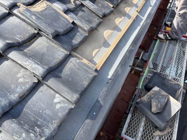 福岡市西区で防水紙が敷かれた屋根下地