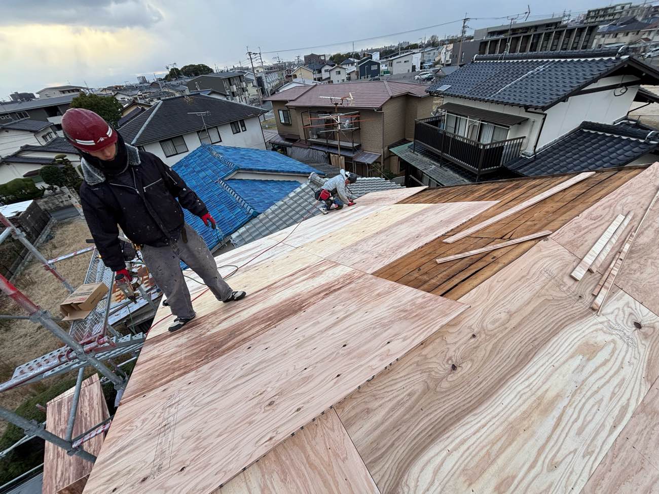 糸島市物件、瓦屋根、雨漏り、塗装が原因の雨漏り、屋根の葺き替え工事