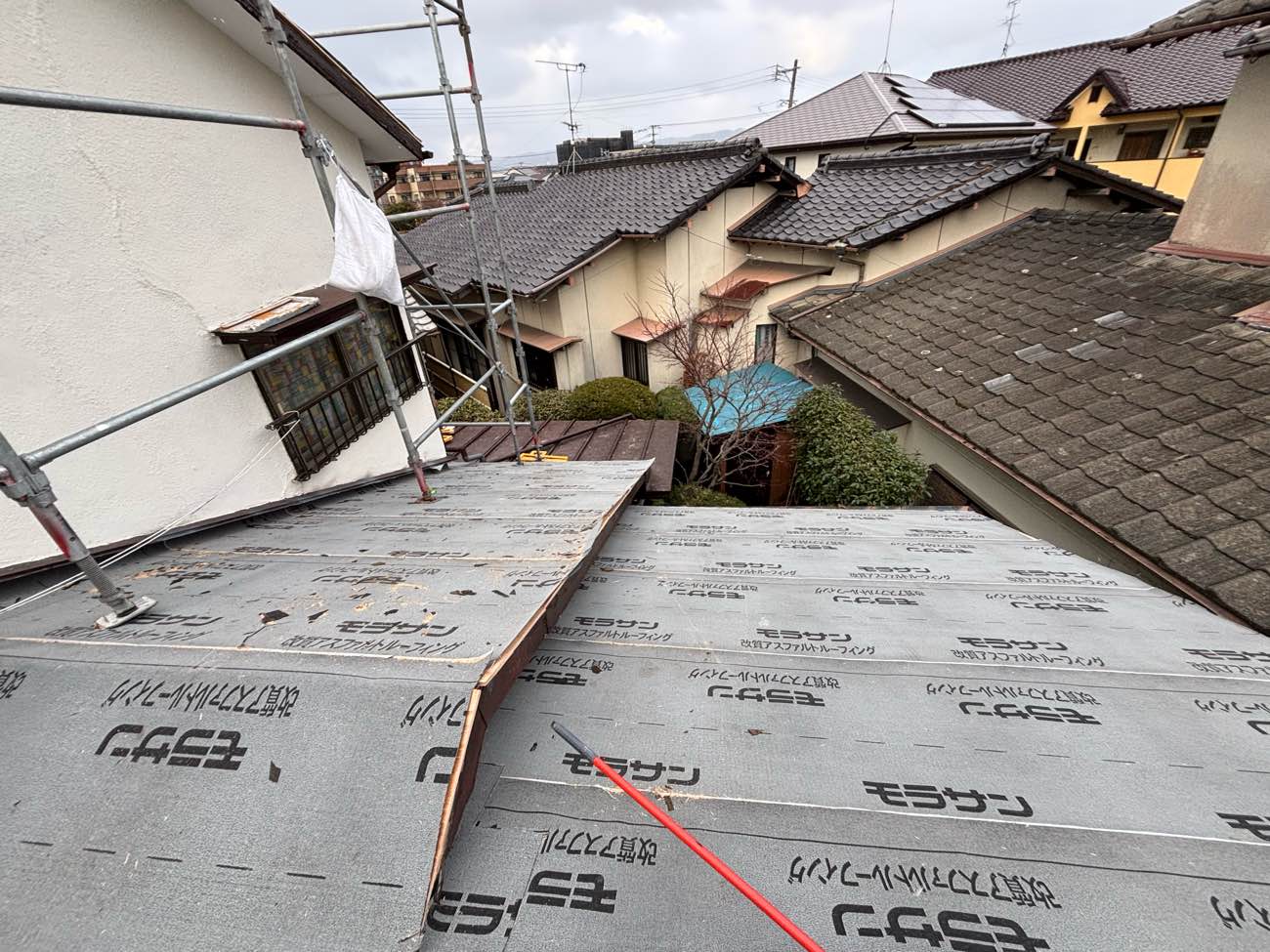 糸島市物件、瓦屋根、雨漏り、塗装が原因の雨漏り、屋根の葺き替え工事