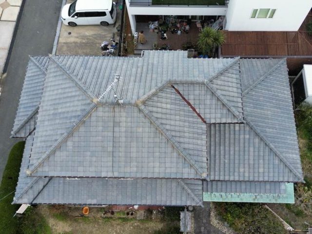 福岡市東区にて瓦屋根の雨漏り調査|原因は谷板金の錆による劣化!交換工事をご提案