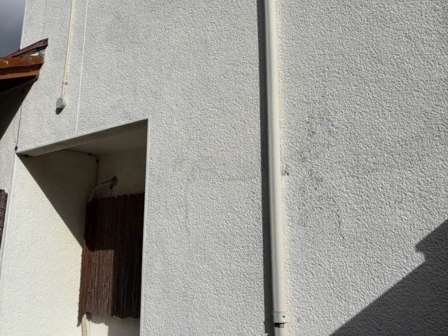 福岡市早良区で黒ずみが生じた外壁