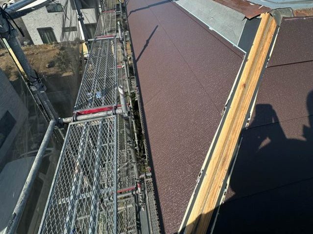 福岡市西区にて軽量・高耐久・高断熱な金属屋根「スーパーガルテクト」でカバー工事