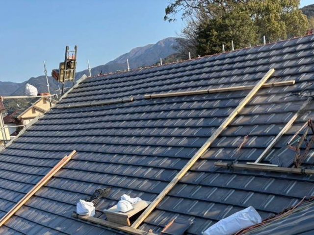 糸島市の棟板金施工中