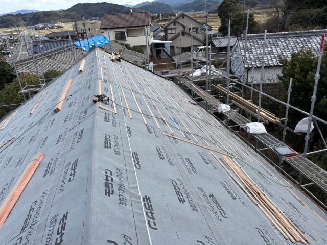 糸島市で防水シートに固定される桟木