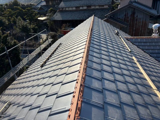 糸島市のスーパートライタイプIを使用して葺き替えを行った屋根