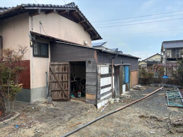 須恵町の屋根から雨漏りした物置