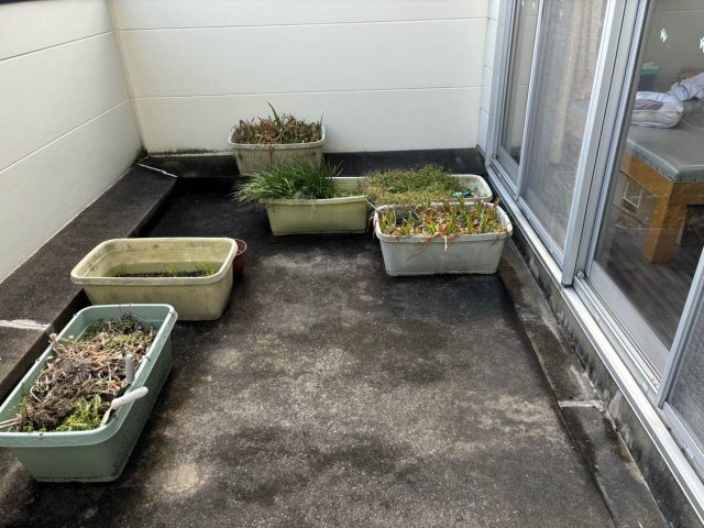 粕屋町の雨漏りした診療所のベランダ状況