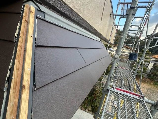 福岡市西区の差し掛け屋根をカバーするスーパーガルテクト