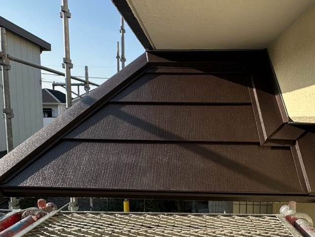 福岡市西区で差し掛け屋根の板金工事