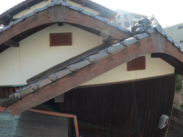 福岡市西区の強風で瓦が落下した屋根