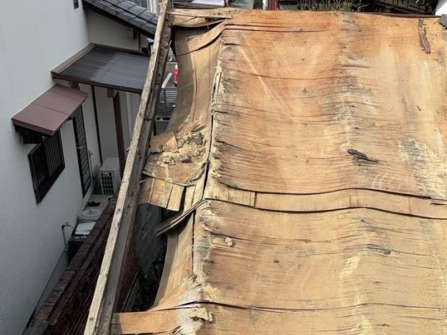 志免町の瓦屋根の下地