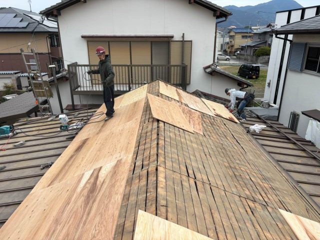 志免町で野地板の施工