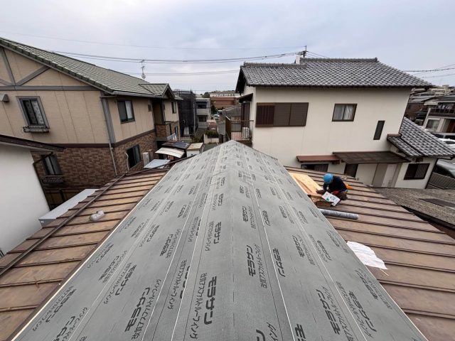 志免町で防水紙の敷設