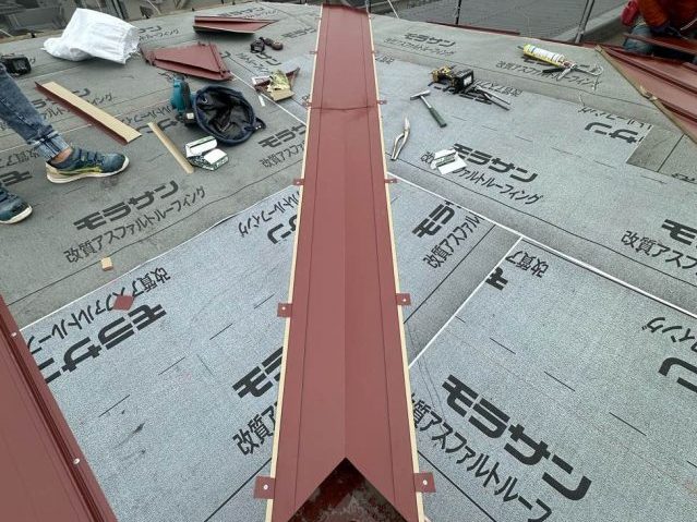 筑紫野市の葺き替え工事にで設置された防水シート