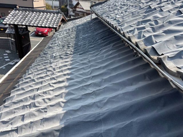 筑紫野市の雨漏り修理で敷かれた防水紙