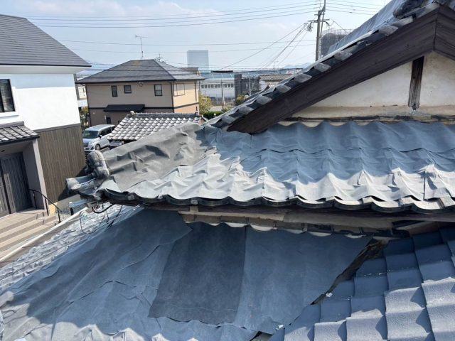筑紫野市にて瓦屋根の雨漏り修理｜短期間・低コスト希望により防水シートのみ施工