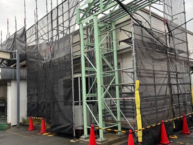 大牟田市の工場で雨樋交換工事