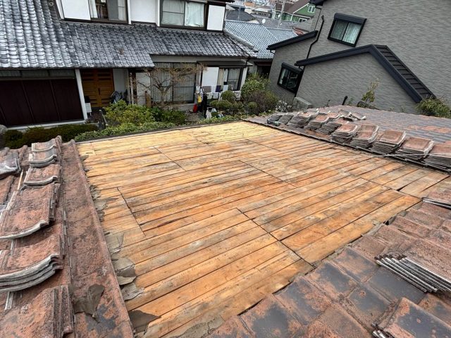 福岡市南区の瓦葺き直しで見えてきた屋根下地