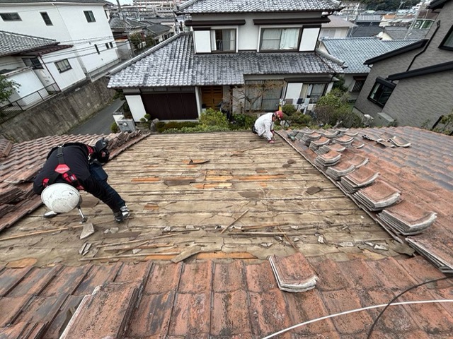 既存瓦の撤去、葺き直し工事