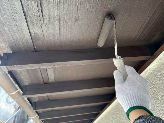 福岡市早良区の軒天の上塗り